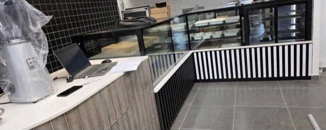 Pick n Pay — curved service counter